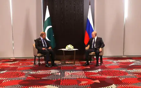 SCO Funny Moment : क्या पुतिन ने शहबाज़ शरीफ़ के हेडफोन की गड़बड़ पर हंसी उड़ाई? SCO का वायरल पल उजागर!