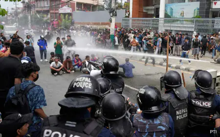 Nepal Curfew Chaos : काठमांडू में सोशल मीडिया बैन के खिलाफ भड़की हिंसा, क्या अब अभिव्यक्ति की आजादी खतरे में?