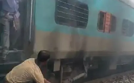 Buxar Fire: टाटा सुपरफास्ट ट्रेन में आग, यात्रियों में मचा हड़कंप