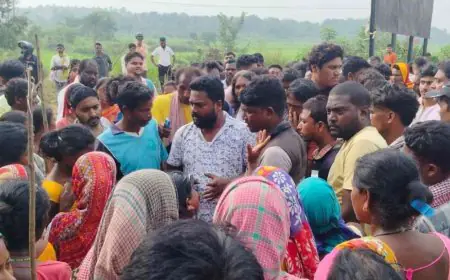 Jamshedpur Protest: मुआवजे की मांग पर 8 घंटे ठप रही सड़क, आखिर कैसे टूटा ग्रामीणों का गुस्सा?