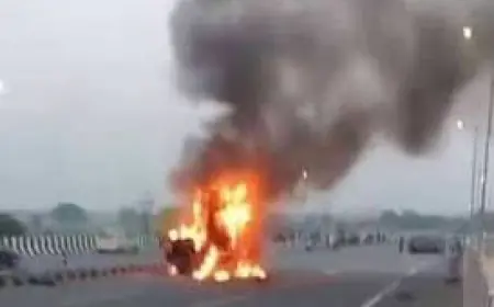 Aligarh Accident : अलीगढ़ में कार-केंटर भिड़ंत से लगी आग, 4 लोग जिंदा जले, राहगीर बना फरिश्ता