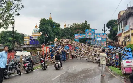 Adityapur Puja Pandal Collapse : दुर्गा पूजा पंडाल का तोरण द्वार उद्घाटन के 24 घंटे बाद गिरा, अफरा-तफरी मच गई