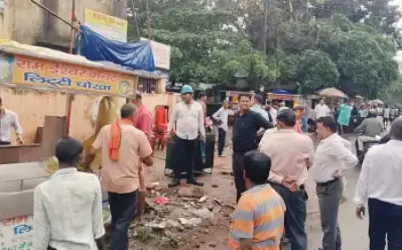 Jamshedpur Action: खाऊ गली में प्रशासन का डंडा, दुकानदारों में मचा हड़कंप