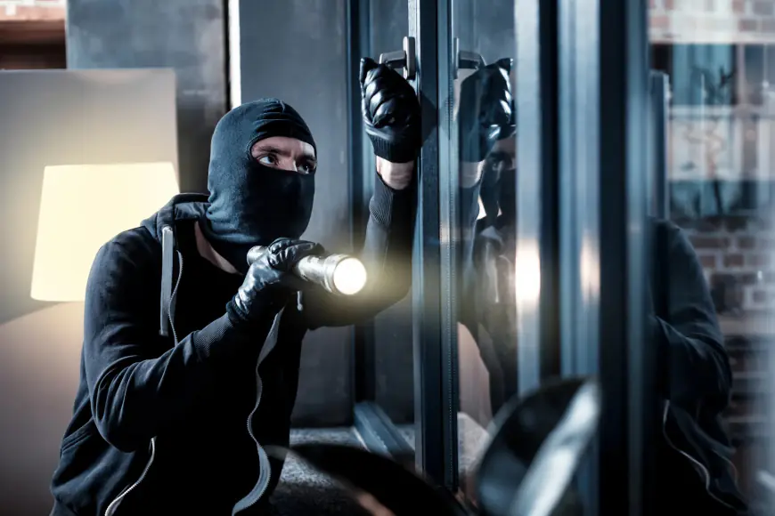 Jamshedpur Theft : परसुडीह थाना क्षेत्र में बंद घर से टीवी, नकद और कीमती सामान चोरी