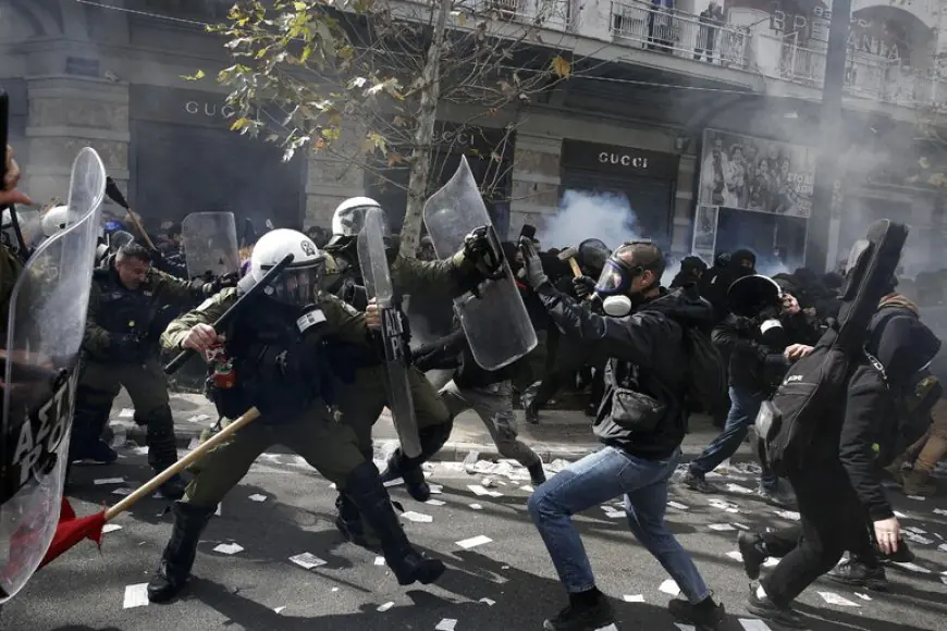 France Violence After Nepal: फ्रांस में भड़की हिंसा, सड़कों पर आगजनी और पुलिस से टकराव, क्या है वजह?