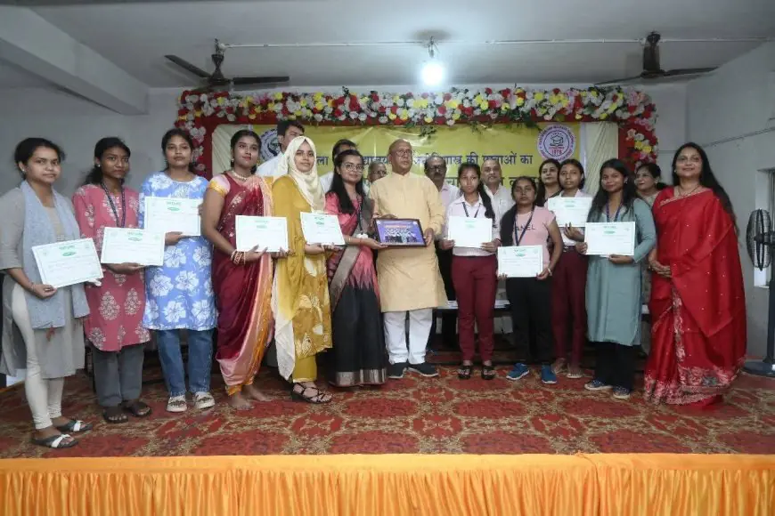 Nature Training Success: महिला विश्वविद्यालय की छात्राओं का पंचायती राज पर दो महीने का प्रशिक्षण हुआ पूरा, मिला प्रमाण पत्र