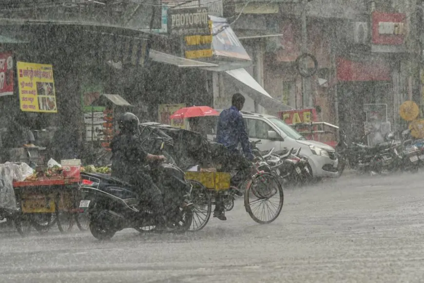 Jharkhand Weather: झारखंड में फिर बदला मौसम का मिजाज, बारिश-तूफान को लेकर अलर्ट जारी!