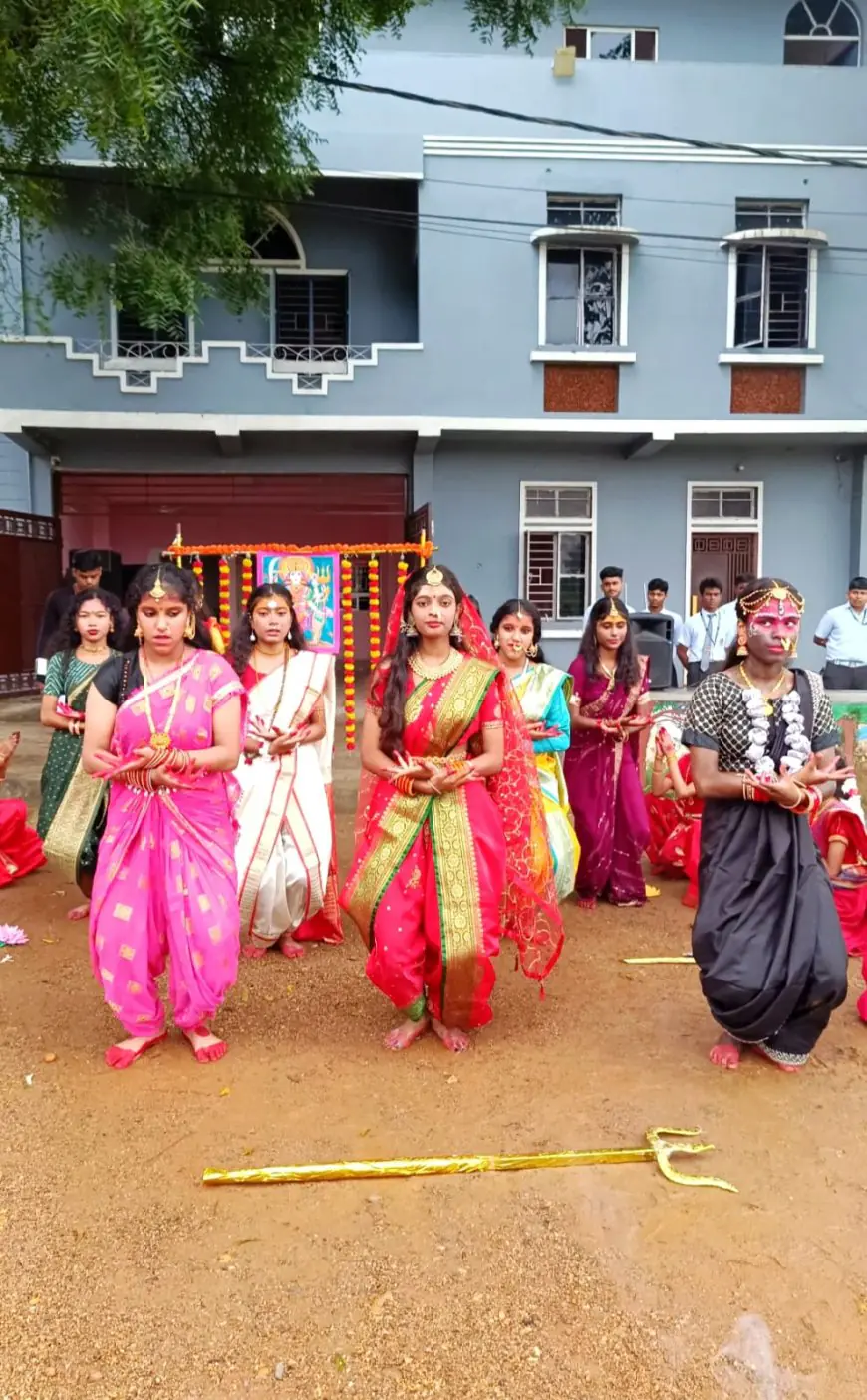 Jamshedpur Celebration : जेवियर पब्लिक स्कूल में नवरात्रि का उत्सव, बच्चों ने भक्ति और संस्कृति से जीता दिल