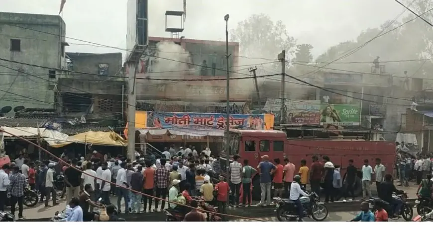 Bokaro Fire : ज्वेलरी मार्केट में भीषण आग, दुर्गा पूजा की भीड़ के बीच मचा हड़कंप
