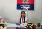 Gorakhpur Empowerment: कंधे पर जिम्मेदारी! गोरखपुर के शाहपुर थाने की एक दिन की 'थाना प्रभारी' बनीं छात्रा अनुष्का यादव, मिशन शक्ति के तहत जनता की शिकायतें सुनीं और निस्तारण के निर्देश दिए, बोलीं- 'पुलिस का काम प्रेरणादायक', नेतृत्व और आत्मविश्वास बढ़ाने की अनोखी पहल!