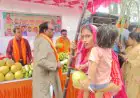 Jamshedpur Burst: छठ के पहले दिन बाजार में 'लौकी की लूट'! बर्मामाइंस में फ्री मिल रहा था छठ का पहला प्रसाद – क्या आपको मिला? जय छठी मैईया से गूंजा बाजार