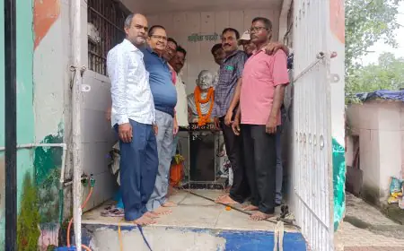 Jamshedpur Honour: गांधी जयंती पर गोंड समाज ने अर्पित की श्रद्धांजलि, शांति और विजयदशमी का दिया संदेश!
