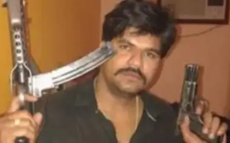 Palamu Prison Break: जेल से चल रहा कॉरपोरेट गैंग! कुख्यात सुजीत सिन्हा पलामू जेल में बंद होकर भी फेसबुक पर एक्टिव, गैंगवार का खतरा बढ़ा