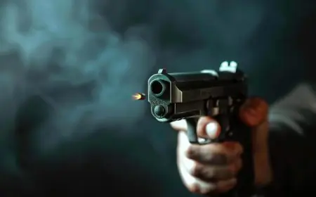 Jugsalai Firing: जावेद होटल के पास चार राउंड फायरिंग से जमशेदपुर दहला! जुगसलाई में दिनदहाड़े गोलीबारी से मची सनसनी, पुलिस पहुंची मौके पर, आखिर कौन है वह गिरोह जो शहर की शांति को तोड़ रहा है?