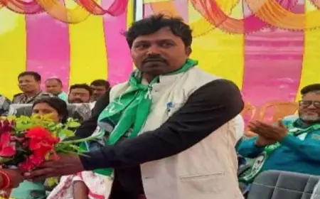 Palamu Brutality: टांगी से हत्या! पलामू के पांकी में झामुमो प्रखंड अध्यक्ष मुन्ना सिन्हा की नृशंस हत्या, जमीन विवाद में अरुण ठाकुर ने गर्दन और सिर पर किए ताबड़तोड़ वार, पत्नी चांदनी देवी ने थमाई थी कुल्हाड़ी, झामुमो में रोष, आरोपी फरार, पुलिस ने टांगी बरामद करके दबाव बढ़ाया!
