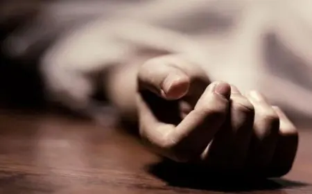 Ranchi Shock : रांची के मधुकम इलाके में राजमिस्त्री मुकेंदर उरांव ने फांसी लगाकर दी जान, हाईकोर्ट में अवैध कब्जे के मामले की सुनवाई के बाद ही उठाया खौफनाक कदम, थाने के सामने की बिल्डिंग में हुई घटना, क्या कानूनी दबाव बना मौत का सबब?