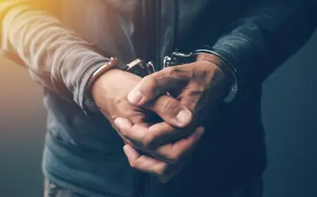 Jamshedpur Arrest: हथियार का खिलाड़ी दबोचा! जुगसलाई पुलिस को मिली बड़ी कामयाबी, रेलवे ओवर ब्रिज के पास हथियार बेचते युवक गिरफ्तार, देसी पिस्तौल और कारतूस बरामद।