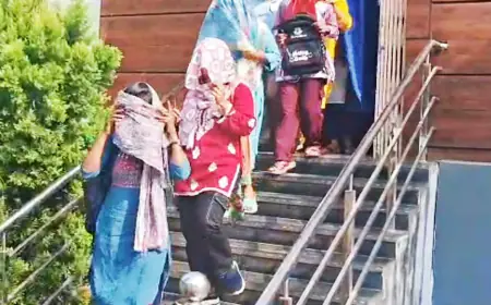 Giridih Scandal: अनैतिक धंधा खुला! गिरिडीह के बगोदर में होटल पर पुलिस का बड़ा छापा, कॉलेज के छात्रों समेत 7 जोड़े आपत्तिजनक हालत में पकड़े गए, होटल संचालक दंपती हिरासत में, न एंट्री-एग्जिट रिकॉर्ड और न दस्तावेज, क्या पुलिस कर पाएगी इस काले कारोबार के जड़ों का खुलासा?