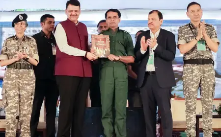 Naxal News : गढ़चिरौली में भूपति समेत 62 नक्सली आत्मसमर्पण, मुख्यमंत्री फडणवीस ने कहा – विकास की नई सुबह