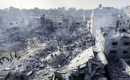 Israel Hamas Ceasefire : युद्धविराम पर खतरा! इजरायल के रक्षा मंत्री का हमास को अंतिम चेतावनी, कहा- बंधकों के शव और सैन्यीकरण बंद करो, वरना लौटेंगे लड़ाई पर!