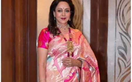 Hema Malini Birthday 2025: ड्रीम गर्ल का जलवा! 77 वां जन्मदिन मना रहीं हेमा मालिनी, राज कपूर के साथ शुरुआत, ‘शोले’ और ‘बागबान’ से बनाई पहचान, जानें कितने करोड़ की हैं मालकिन और कैसे रखा राजनीति में कदम।