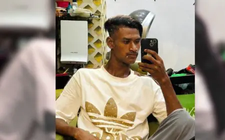 Jamshedpur Suicide: परसुडीह में दर्दनाक हादसा! मखदमपुर के किराए के मकान में 22 वर्षीय युवक अली हुसैन ने फांसी लगाकर दी जान, कमरा तोड़कर निकाला गया शव।