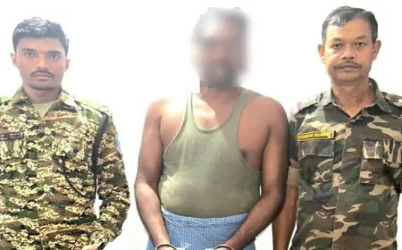 Baharagora Raid: 20 किलो डोडा के साथ फूचू महतो गिरफ्तार! बहरागोड़ा पुलिस को ड्रग्स तस्करी के खिलाफ मिली बड़ी सफलता, लंबे समय से फरार चल रहा आरोपी कैसे चढ़ा पुलिस के हत्थे?