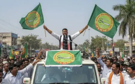 Ghatshila By Election : बिग ब्रेकिंग! घाटशिला में JLKM का जनसुनामी, जयराम महतो के साथ उमड़ी लाखों की भीड़! रामदास मुर्मू के नामांकन पर लोगों ने दिखाया जलवा!