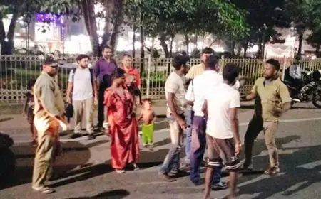 Sakchi Struggle: सड़क पर मची मारपीट! जमशेदपुर के साकची में ऑटो चालक और 'गुलगुलिया' समूह के बीच खूनी झड़प, ट्रैफिक पुलिस के सामने मचा एक घंटे तक उत्पात!