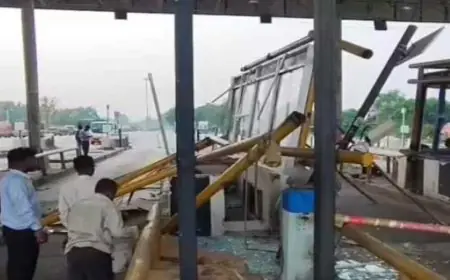 Bundu Toll Booth Crash : 'फास्टैग' से कटा पैसा, फिर भी टोल बूथ उड़ा गया ट्रक! बुंडू टोल प्लाजा पर मचा हड़कंप, कर्मचारी की जान बाल-बाल बची