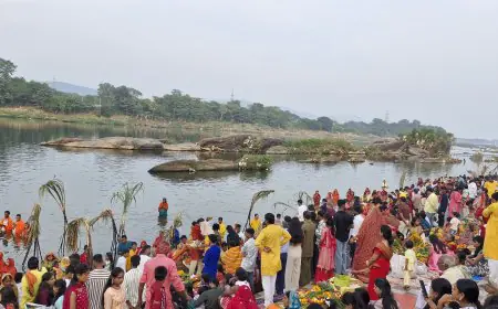 Jamshedpur Chhatt Puja 2025 : छठ पूजा नदियों में क्यों होती है? जानिए कोरोना के बाद बदली परंपरा, तालाब पूजा का ट्रेंड और रघुवर घाट विस्तार की जरूरत