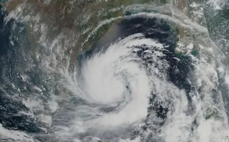 Cyclone Montha : काकीनाडा में 'मोंथा' का खतरा! आज मध्य रात्रि तक टकराएगा भीषण तूफान! 35 फ्लाइटें और 100 से ज्यादा ट्रेनें क्यों रद्द?