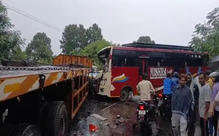 Dhanbad Accident : धनबाद में हाहाकार, बस और ट्रेलर की जबर्दस्त टक्कर से केबिन टूटकर गिरा, दर्जनों यात्री घायल, NH-114A पर लगा जाम