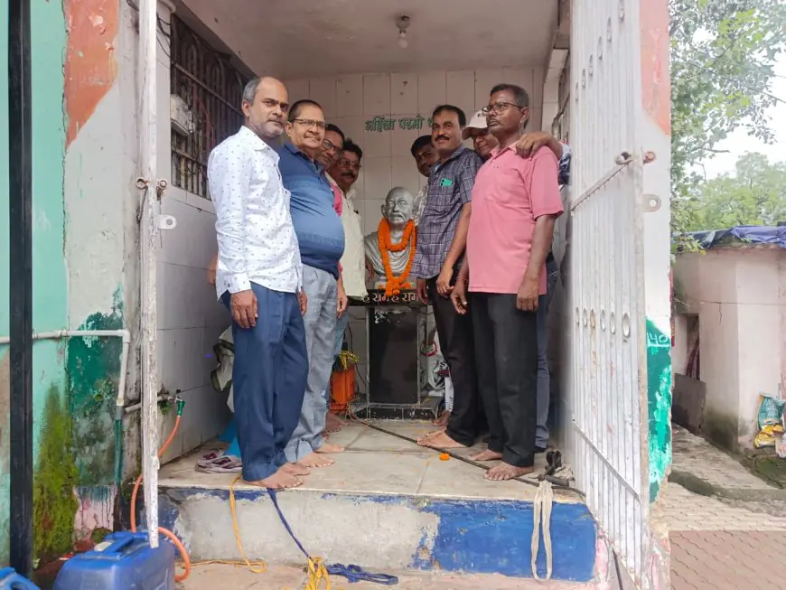 Jamshedpur Honour: गांधी जयंती पर गोंड समाज ने अर्पित की श्रद्धांजलि, शांति और विजयदशमी का दिया संदेश!