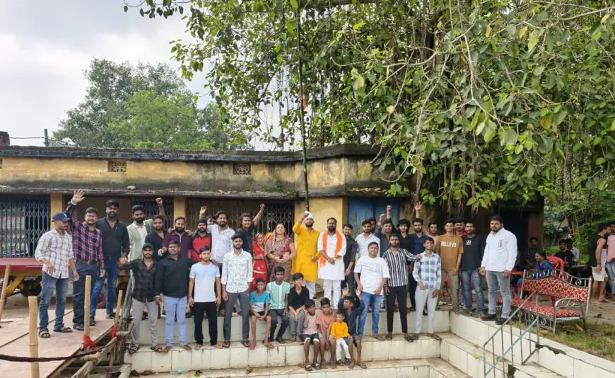 Jojobera Bhoomi Poojan : 15 फीट काली पूजा पंडाल का भूमि पूजन! चिंटू सिंह और गीता देवी ने मंत्रोच्चार के बीच रखी नींव, युवाओं में बढ़ा उत्साह