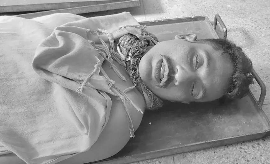 Jamshedpur Tragedy: आत्महत्या की गुत्थी उलझी! सिदगोड़ा में टेंपो चालक बबलू यादव ने फांसी लगाई, बच्चों को घर से निकालने के बाद यह कदम क्यों?