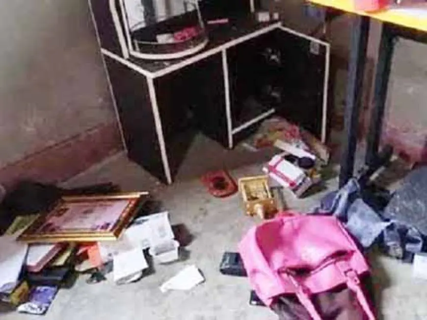 Giridih Terror: आधी रात को डाका! गिरिडीह में नकाबपोश अपराधियों ने सीएससी संचालक को बनाया बंधक, पिस्टल की नोक पर लूटे ₹4 लाख, बिरनी में दहशत