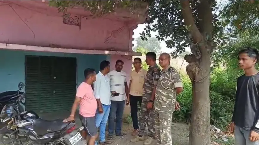 Saraikela Robbery: दिनदहाड़े लूट! सरायकेला के राजनगर में CSC केंद्र से 60 हजार की नगदी लूट, अपराधियों का पीछा करने पर भीड़ पर चलाई तीन राउंड गोलियां |