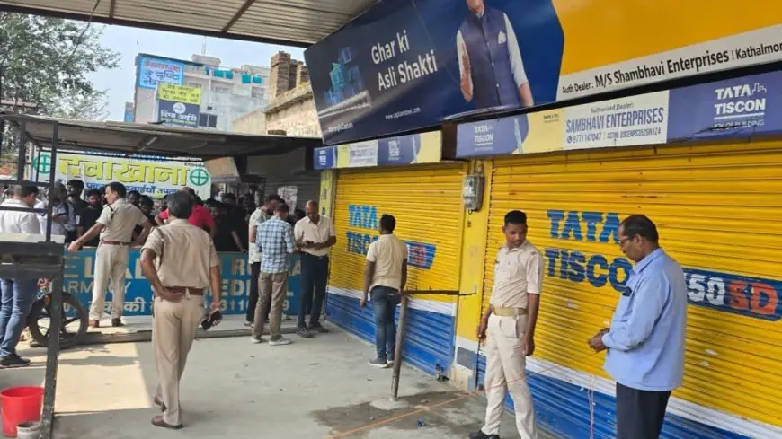 Ranchi Attack: खूनी वारदात! रांची के कटहल मोड़ पर दिनदहाड़े बाइक सवार अपराधियों ने छड़-सीमेंट कारोबारी पर की अंधाधुंध फायरिंग, गंभीर रूप से घायल राधेश्याम साहू अस्पताल पहुंचे।