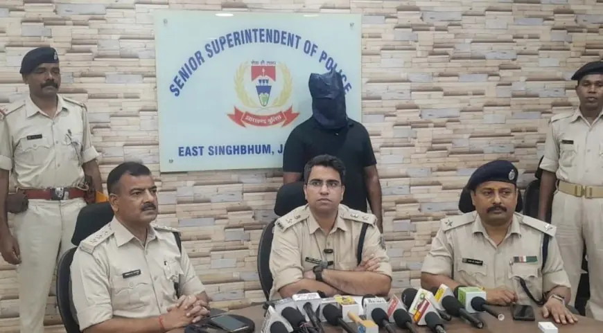 Jamshedpur Arrest: जमशेदपुर के बिष्टुपुर DC लाउंज में हुई तोड़फोड़ का पुलिस ने किया खुलासा, लोहे की रॉड के साथ मो. मुस्ताक गद्दी गिरफ्तार