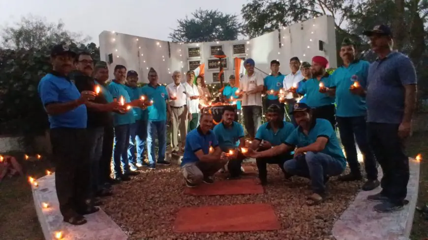 Jamshedpur Tribute : पूर्व सैनिकों ने शहीदों के पराक्रम को सलाम किया: जानिए कैसे जलाया गया पहला दीपक और दिया गया श्रद्धा सुमन