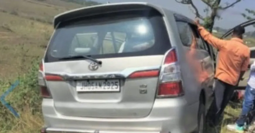 Khunti collision : रांची नंबर की बाइक और जमशेदपुर की इनोवा कार के बीच सीधी भिड़ंत, तमाड़ के मजदूर शंभू सिंह मुंडा की दर्दनाक मौत