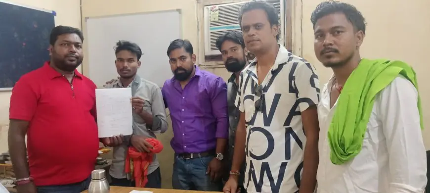 Ghatshila Crisis: चुनावी भागदौड़ छोड़ मजदूर नेता क्यों पहुंचे RD रबर कंपनी? आरडी रबर कंपनी में बड़ा विवाद सुलझा – घायल मजदूर को न्याय मिलने पर क्यों मना जश्न?