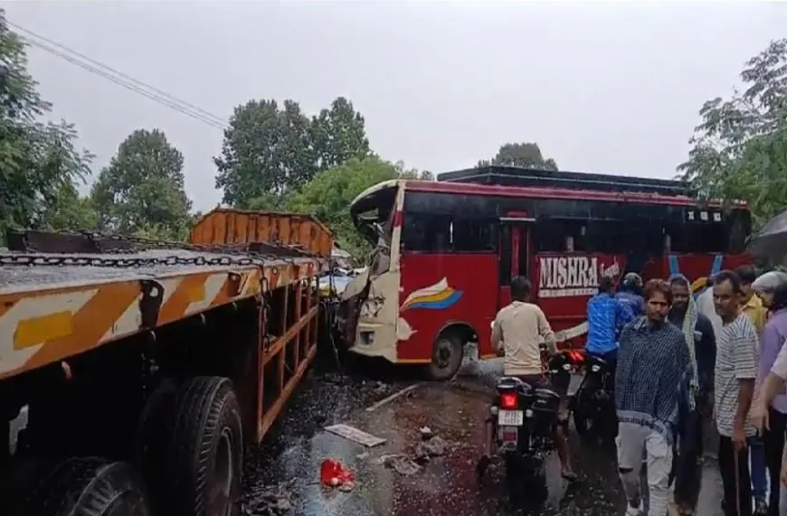 Dhanbad Accident : धनबाद में हाहाकार, बस और ट्रेलर की जबर्दस्त टक्कर से केबिन टूटकर गिरा, दर्जनों यात्री घायल, NH-114A पर लगा जाम