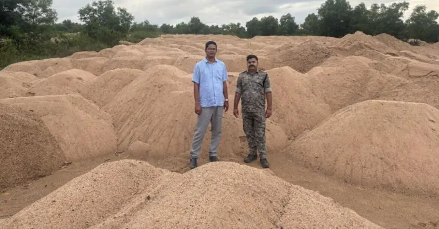 Saraikela Raid: सरायकेला में DC के आदेश पर बड़ा 'ऑपरेशन बालू', तीन करोड़ का अवैध खजाना जब्त, चाकुलिया में पत्थर माफिया भी दबोचे