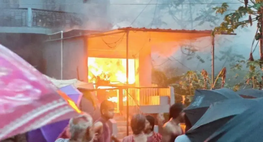 Palamu Fire: पलामू के किराना दुकान में सुबह 5 बजे भीषण आग, लाखों का सामान खाक, आखिर कैसे लगी यह आग