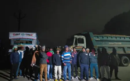 Chaibasa Clash: चाईबासा में बालू को लेकर मचा बड़ा संग्राम, ट्रैक्टर और डंपर संचालक क्यों आए आमने-सामने, करोड़ों का राजस्व नुकसान