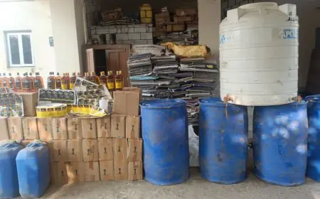 Chaibasa Exposed: चाईबासा में 22 लाख की नकली शराब फैक्ट्री का पर्दाफाश हुआ, मुख्य आरोपी फरार हो गया