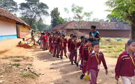 Rangamatiya Visit: रांगामाटिया गांव में स्कूल के बच्चों ने देखा, जनजातीय संस्कृति का यह बड़ा राज खुला