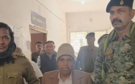 Palamu Arrest: पलामू के चैनपुर अंचल कार्यालय में एसीबी का बड़ा छापा, बड़ा बाबू विनोद कुमार 5500 रुपये घूस लेते रंगेहाथ दबोचे गए, दस्तावेज में छिपा है बड़ा राज